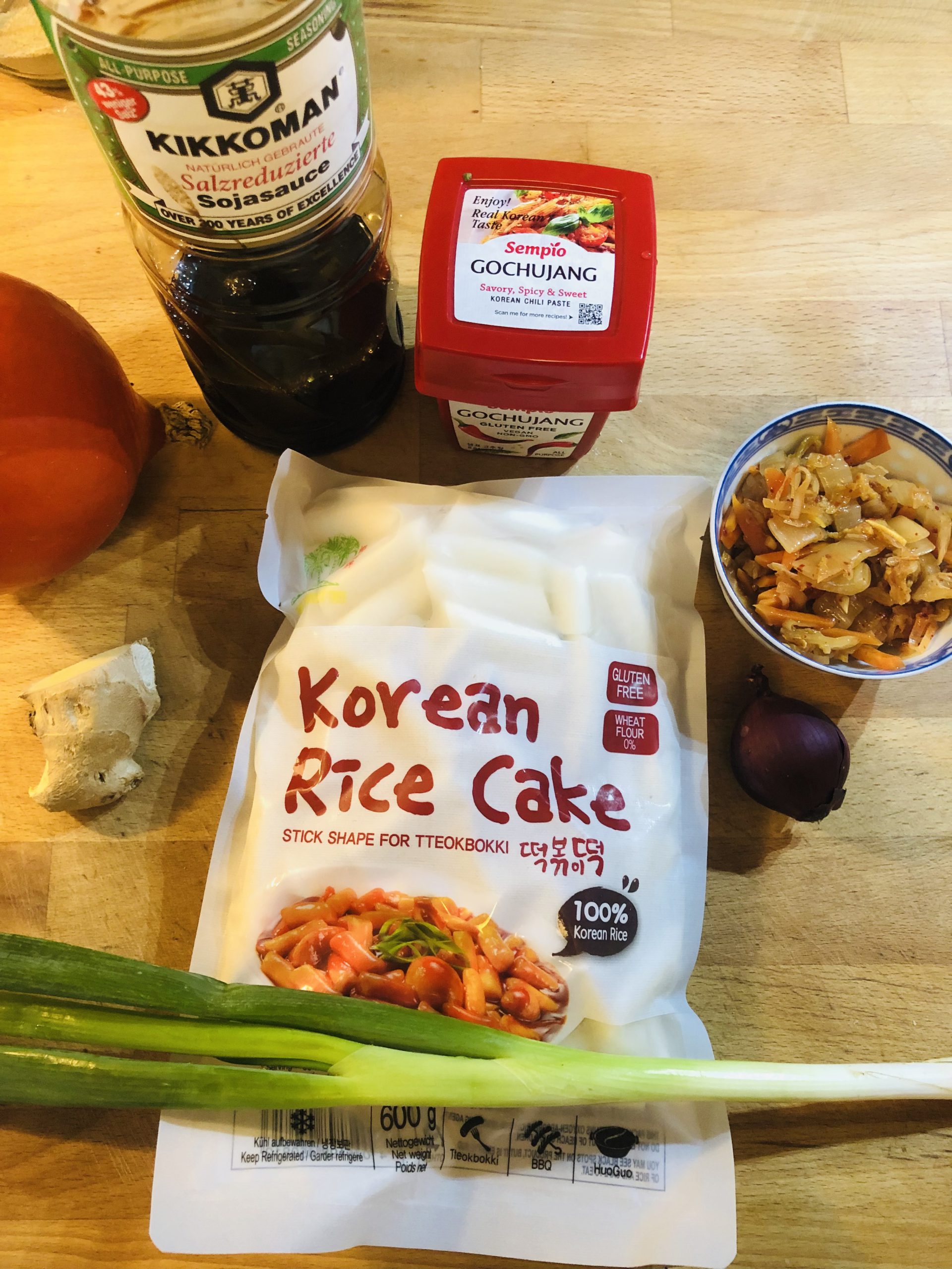 Koreanisches Tteokbokki Reiskuchen In Gochujang Chili Sauce