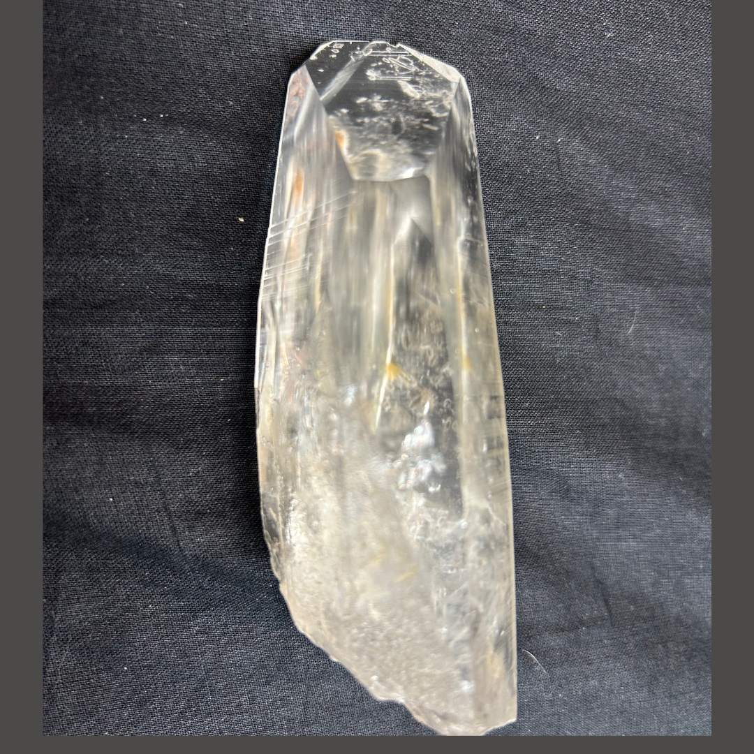 1. lemurian Meißel Kristall optisch klar